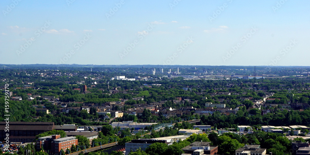 Fototapeta premium OBERHAUSEN mit Blick Richtung Mülheim/Ruhr