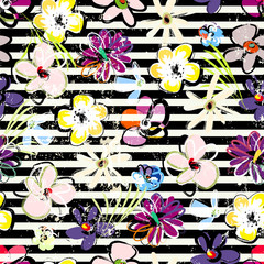 Handdoek met foto Graffiti patronen Zwart wit bloemenpatroon met strepen  © Kirsten Hinte