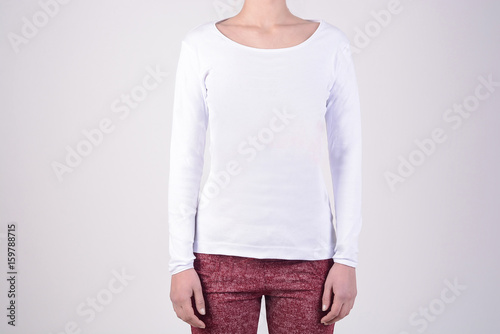 White t-shirt with long sleeves for women