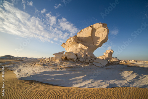 Fototapeta Naklejka Na Ścianę i Meble -  Chalk Deposit Formation in Egypts White Desert