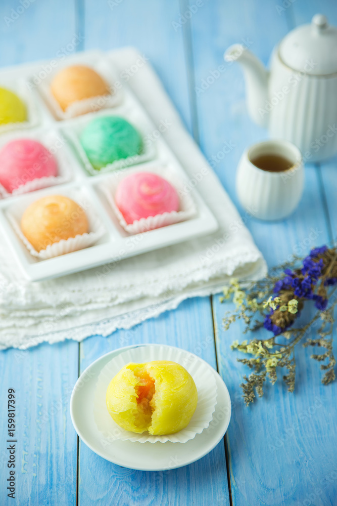 Chinese - Thai dessert Made from flour to Baking heat Mashed golden beans stuffed with salted egg yolk,Chinese festival , Traditional delicious cake in asia. Chinese - Thai dessert Made from flour to Baking heat Mashed golden beans stuffed with salted egg yolk,Chinese festival , Traditional delicious cake in asia.