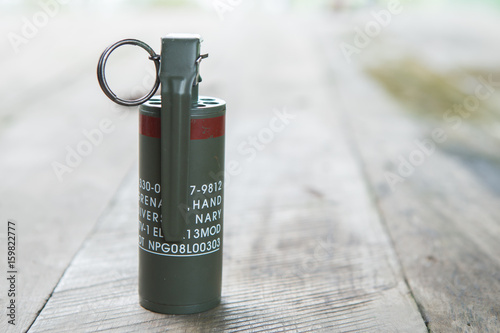 Smoke grenade 