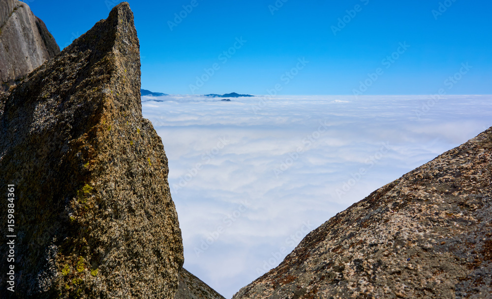 View over the mountain landscape and over the clouds - Moro Rock, Sequoia National Park, California, USA