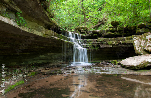 Fotografija A waterfall in the Jessamine Creek Gorge in Kentucky.