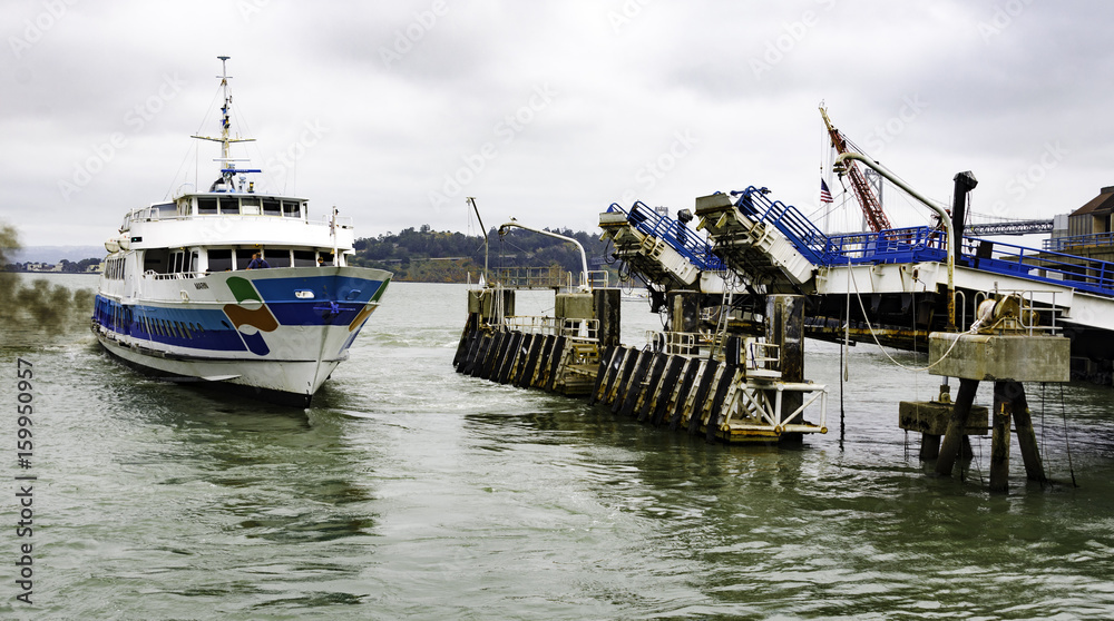 Fototapeta premium Ship on San Francisco Bay