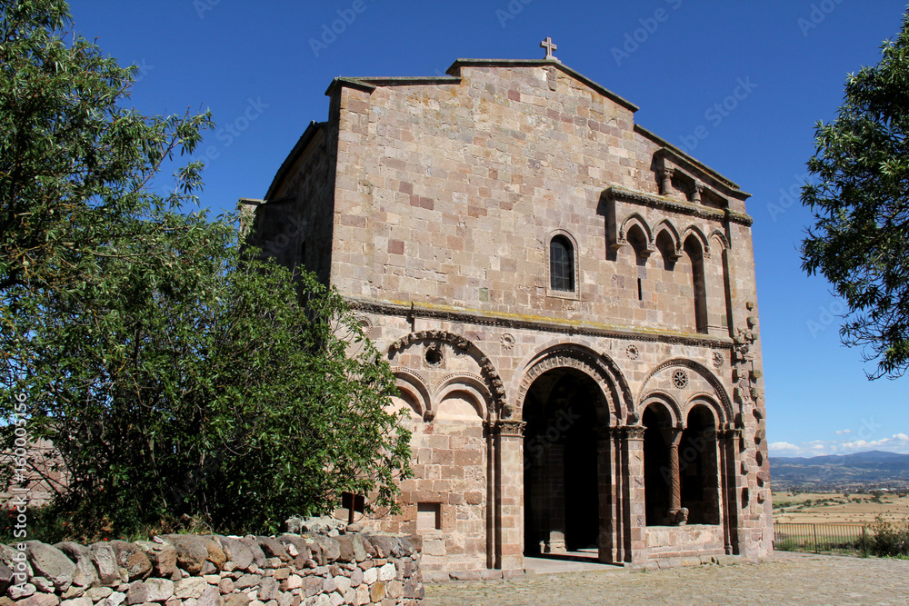 facciata della chiesa romanica di Sant'Antioco di Bisarcio (Sassari, Sardegna)