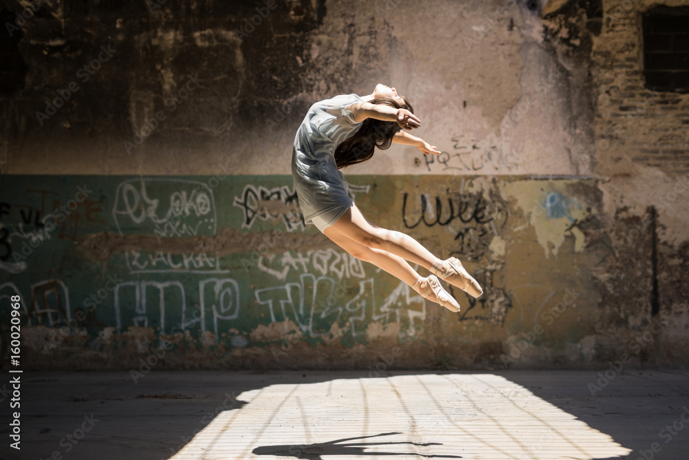 Fototapeta premium Young female dancer jumping