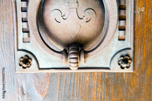 castellanza blur lombardy   abstract    curch    wood   cross photo