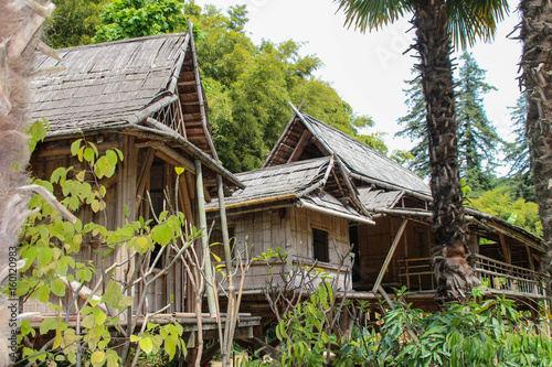 Village, laotien en bambou 