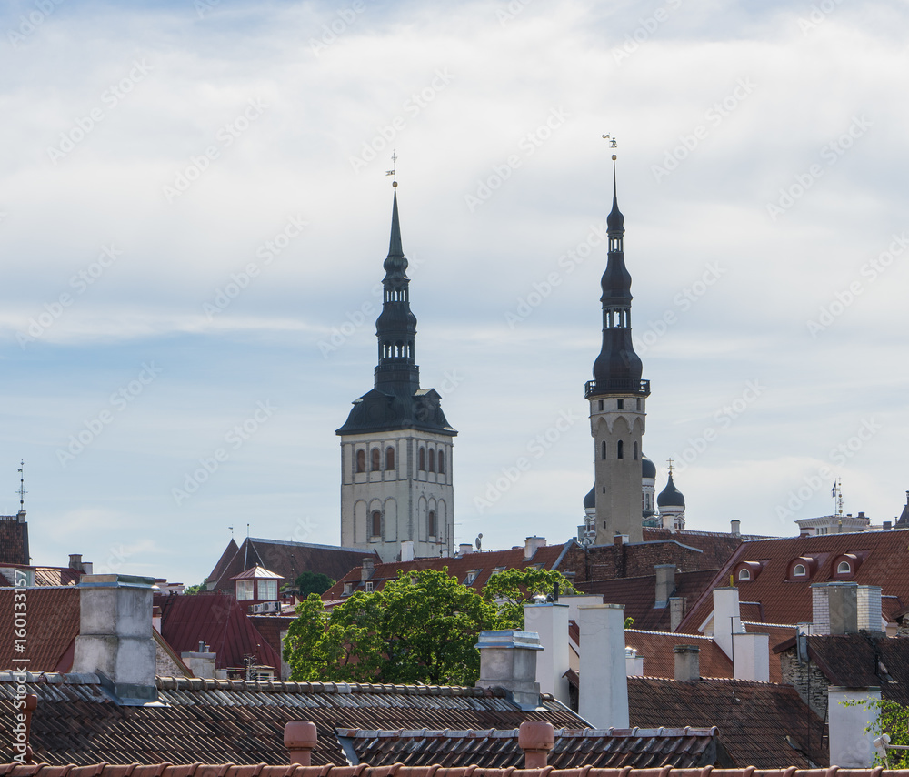 Obraz premium Scenic summer roofs of the Old Town in Tallinn, Estonia