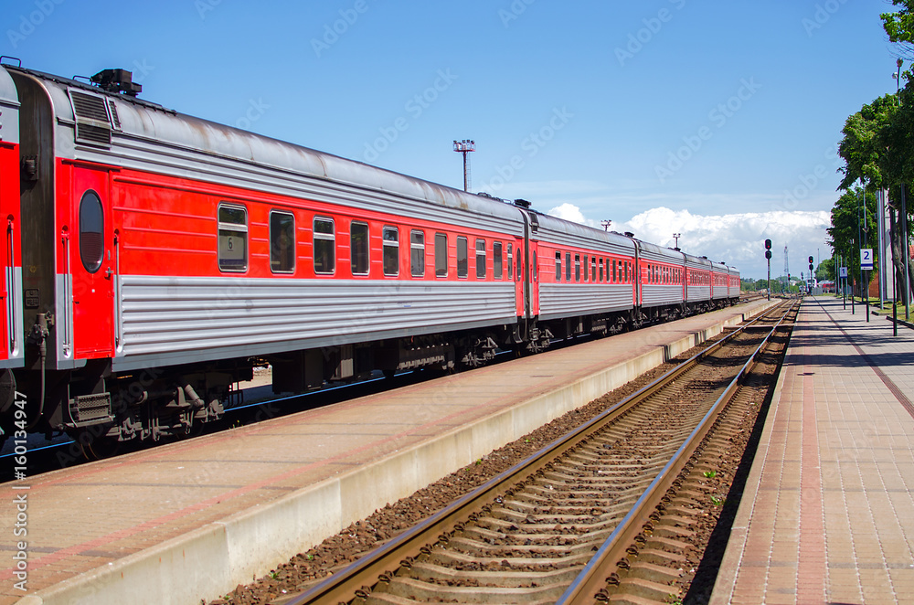 Obraz premium Arrival train on platform, public transport