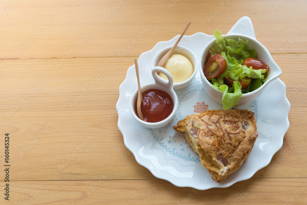 Scones with cheddar and bacon with Vegetable Salad Scones with cheddar and bacon with Vegetable Salad
