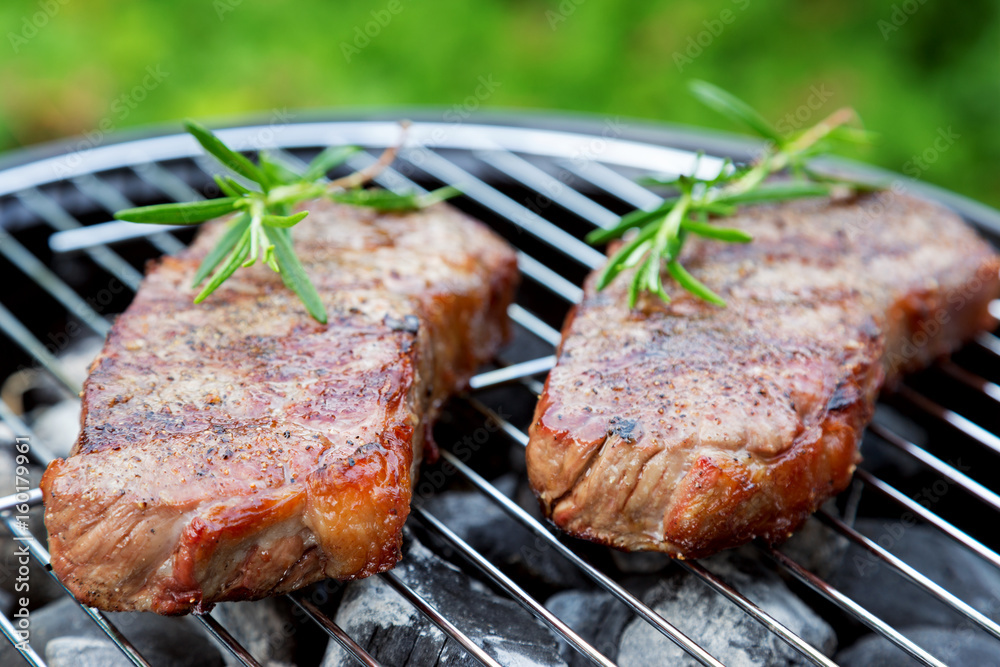 Rindersteaks vom Grill Stock-Foto | Adobe Stock