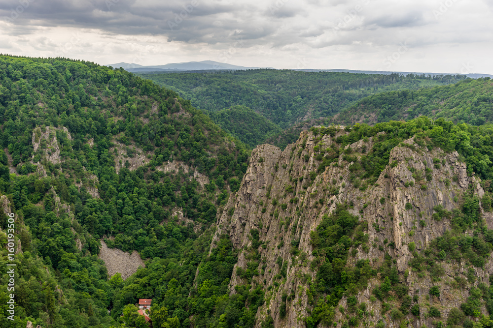 Blick vom Hexentanzplatz auf die Roßtrappe Blick vom Hexentanzplatz auf die Roßtrappe