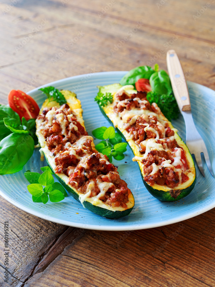 Gefüllte Zucchini Gefüllte Zucchini