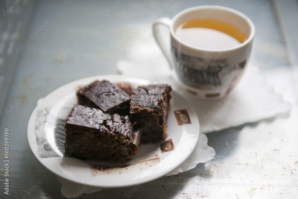 Bezglutenowe brownie z czerwonej fasoli z herbatą Bezglutenowe brownie z czerwonej fasoli z herbatą