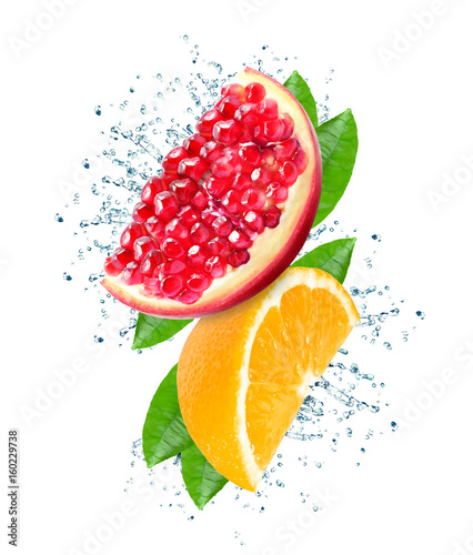 Fototapeta Naklejka Na Ścianę i Meble -  Pomegranate and orange splash isolated