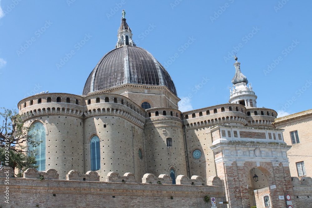 Aussenansicht der Basilika in Loreto
