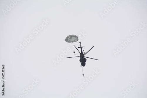 Parachute soldiers from the helicopter