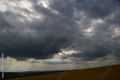 Wolken ziehen übers Land