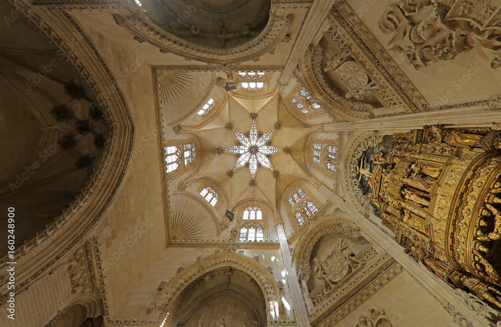 Cúpula de la Capilla del Condestable, Catedral de Burgos, Tumbas, alabastro