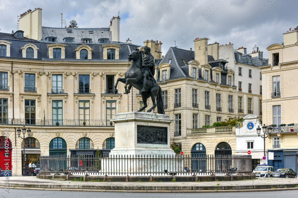 Obraz premium Louis XIV Statue - Paris, France
