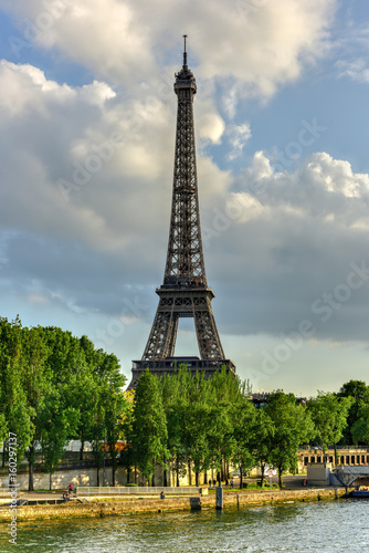 Eiffel Tower - Paris, France © demerzel21