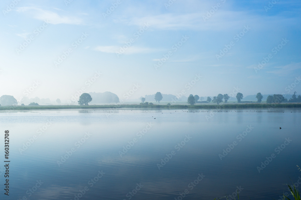 Wiosna nad wodą