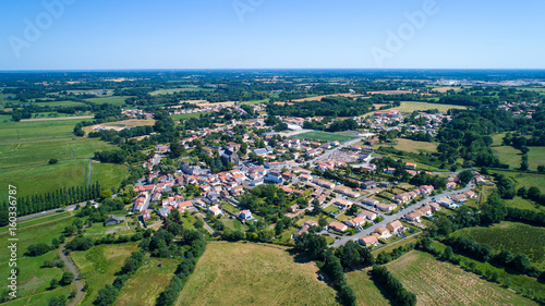 Photographie aérienne du village de Rouans en Loire Atlantique photo