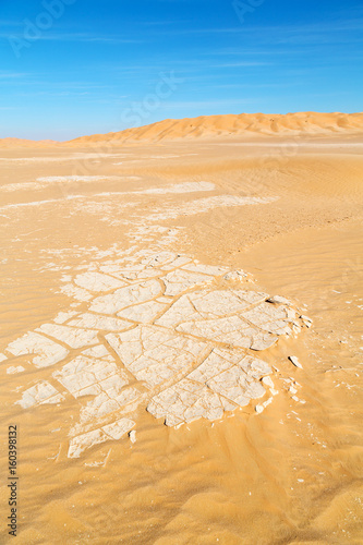 in oman old desert outdoor sand dune © lkpro