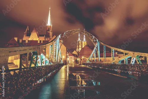 Naklejka na ścianę Wrocław, Polska - Panorama historycznej i historycznej części starego miasta „Ostrów Tumski”. Vintage ton