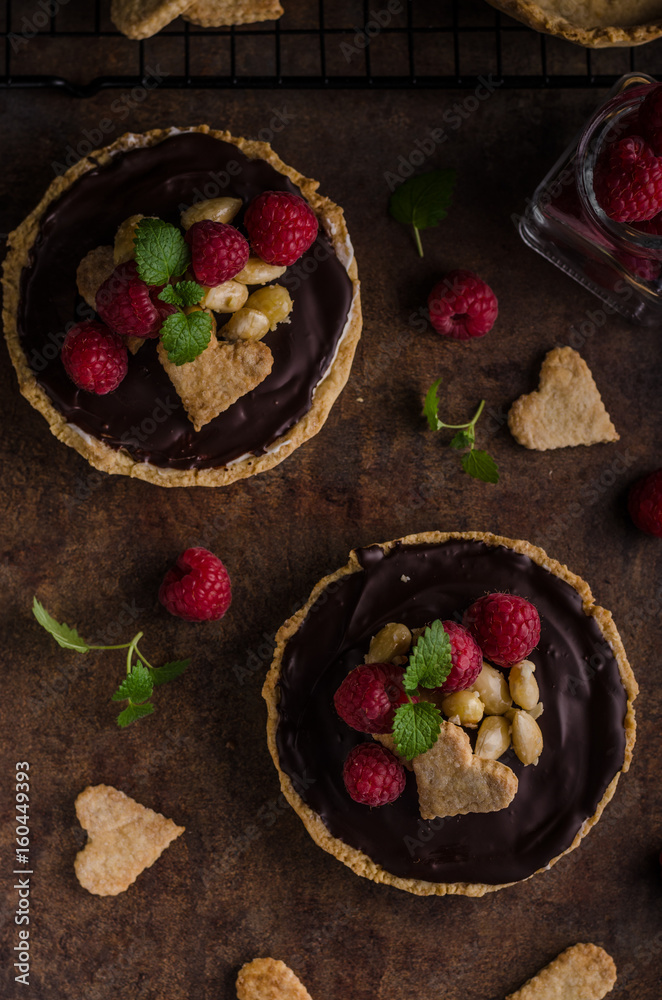 Chocolate tartalets with nuts Chocolate tartalets with nuts