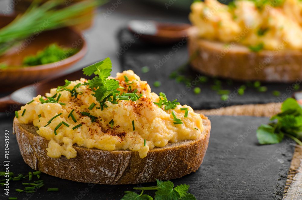 Scrambledd eggs with chive and chilli