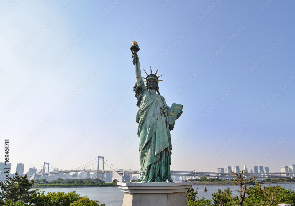 Obraz premium Replica of the Statue of Liberty in Odaiba, Japan 