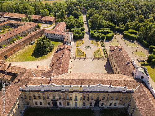 Villa Arconati, Castellazzo, Bollate, Milano, Italia. Vista aerea della Villa Arconati. Giardini e parco, Parco delle Groane. Palazzo in stile barocchetto lombardo, strade e alberi visti dall’alto photo