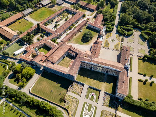 Villa Arconati, Castellazzo, Bollate, Milano, Italia. Vista aerea della Villa Arconati. Giardini e parco, Parco delle Groane. Palazzo in stile barocchetto lombardo, strade e alberi visti dall’alto photo