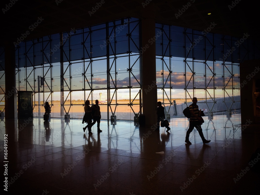 Barcelona Airport Passenger Sillhouette - obrazy, fototapety, plakaty 