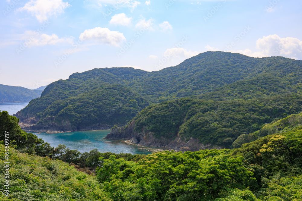 入江と山