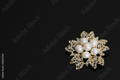 brooch with gold flowers and pearl