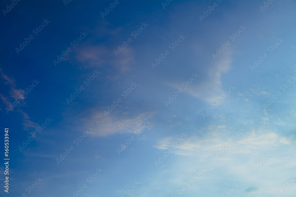 Obraz premium Blue sky with cloud, clean energy power, clear weather background