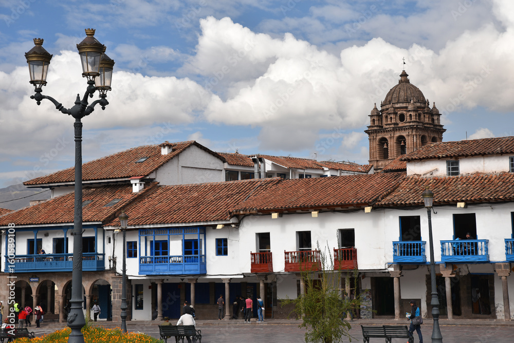Naklejka premium Maisons à balcons de la plaza de Armas à Cusco au Pérou