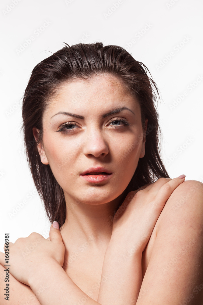 Naklejka premium Portrait of beautiful woman in harsh studio light. Wet hairs. Studio posing
