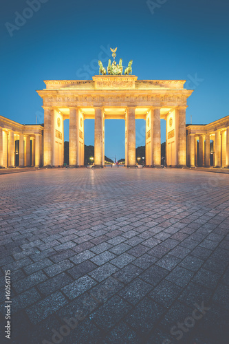 Obraz na płótnie Brandenburg Gate at night, Berlin, Germany w salonie