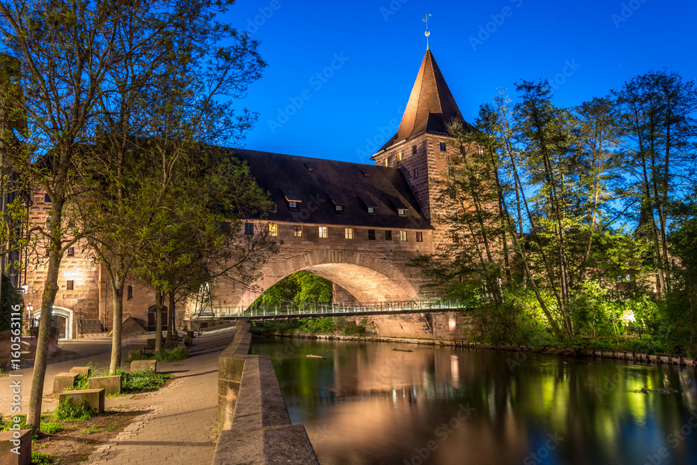 The chain bridge (Kettensteg) in the old town of Nuremberg, Germany