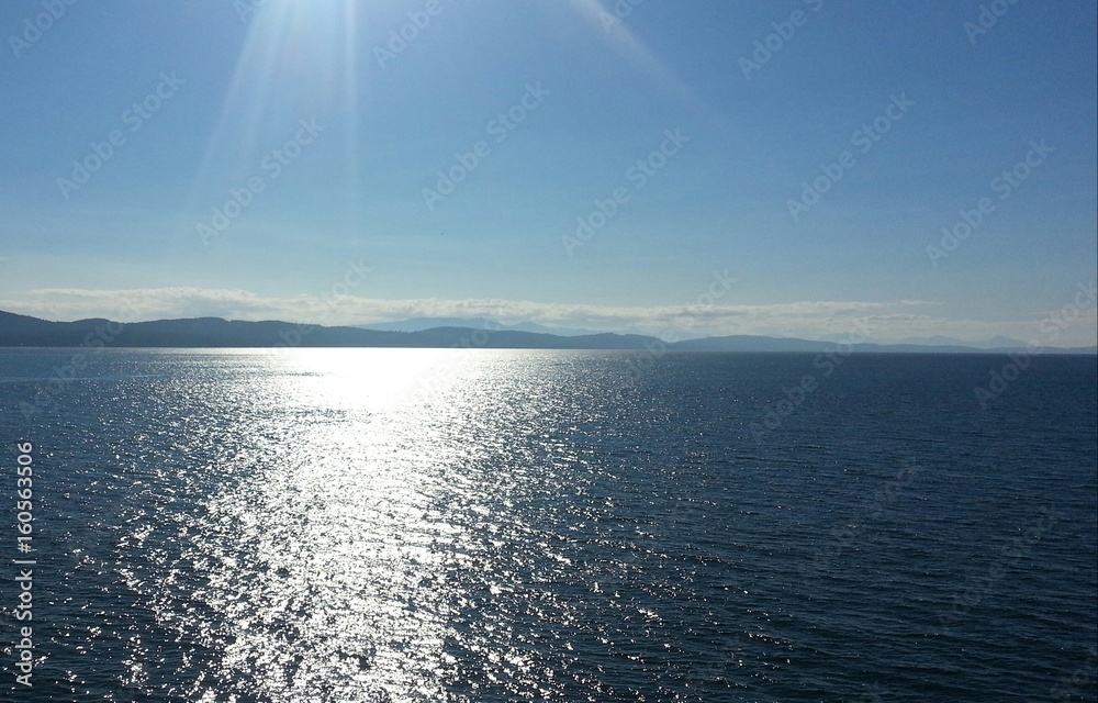 Fototapeta premium sunlight ocean skyline