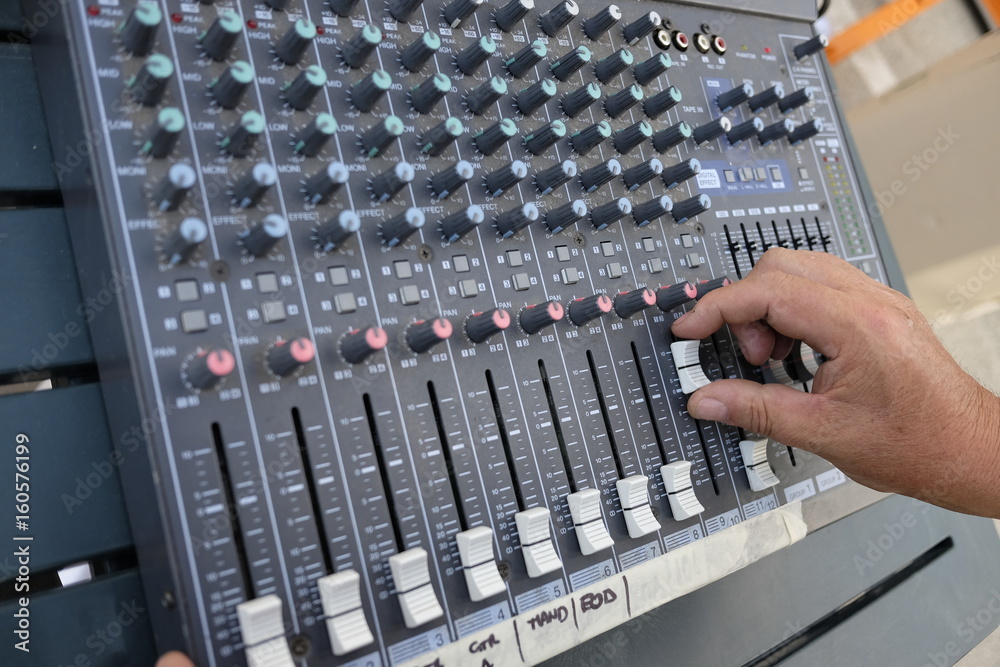 Dj in console Dj in console