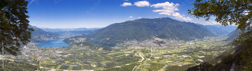 Panoramica dei Lago di Caldonazzo e Lago di Levico con la Valsugana