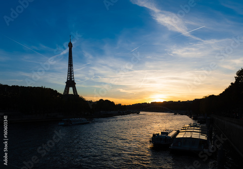 Beautiful lovely sunset in Paris, France © Photoworld