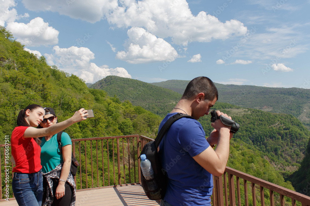 Φωτογραφία Group travelers travel In the forest of the mountains reserve