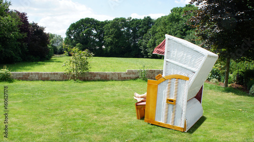 Urlaub Zuhause - Strandkorb im Garten